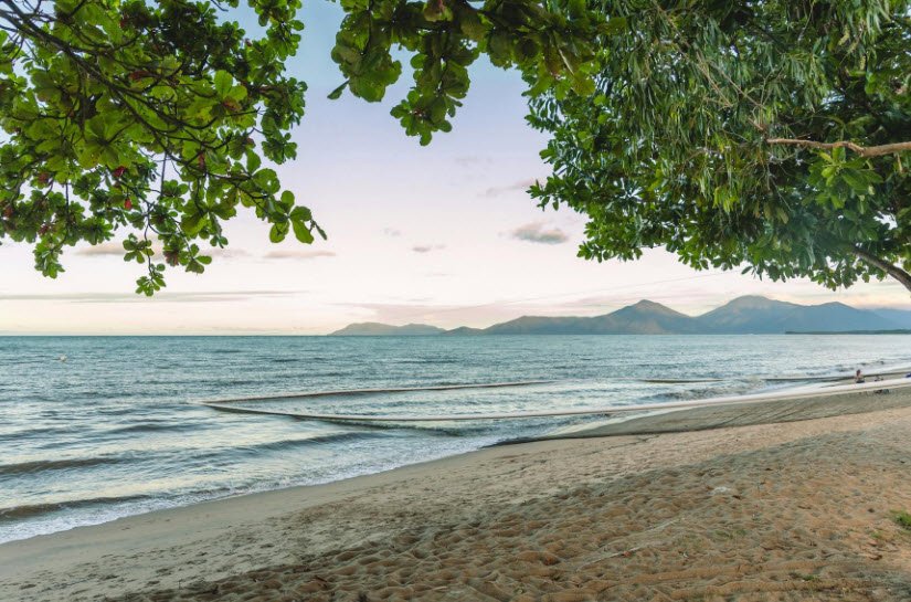 Holloways Beach, Australia